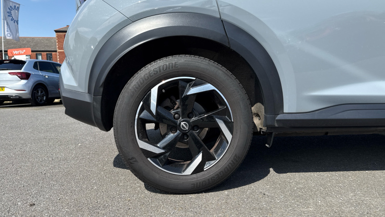 Nissan Juke 1.0 DiG-T 114 N-Connecta 5dr DCT Petrol Hatchback